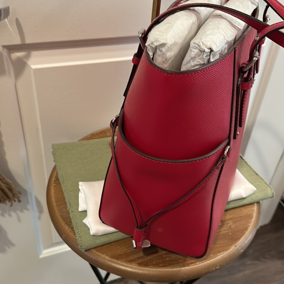 AUTHENTIC Michael Kors Voyager Tote Bag in Dark Raspberry, NWT - Picture 5 of 16